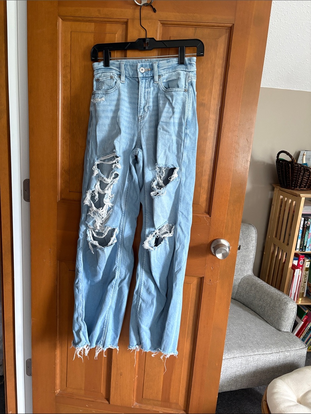 American Eagle Outfitters Light Wash Distressed Straight Leg Jeans